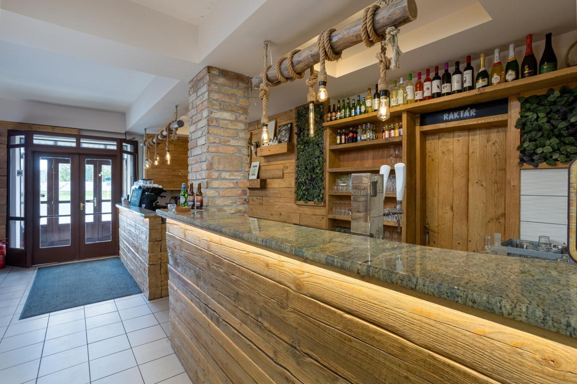 Forro Fogado & Bauer Bistro Hotel Roszke Ngoại thất bức ảnh
