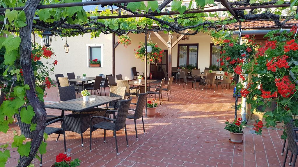 Forro Fogado & Bauer Bistro Hotel Roszke Ngoại thất bức ảnh
